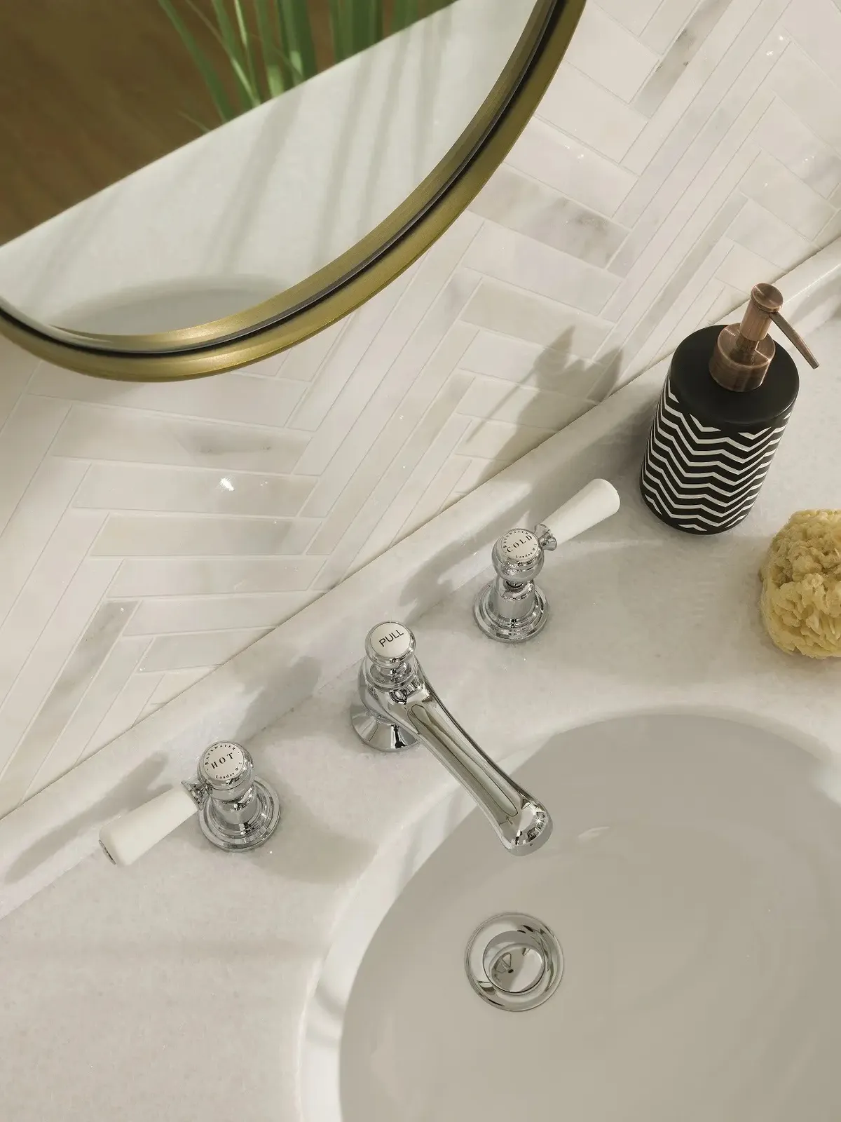 Bathroom sink